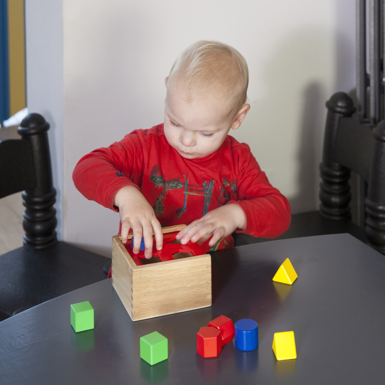 Shape sorting cube New Classic Toys